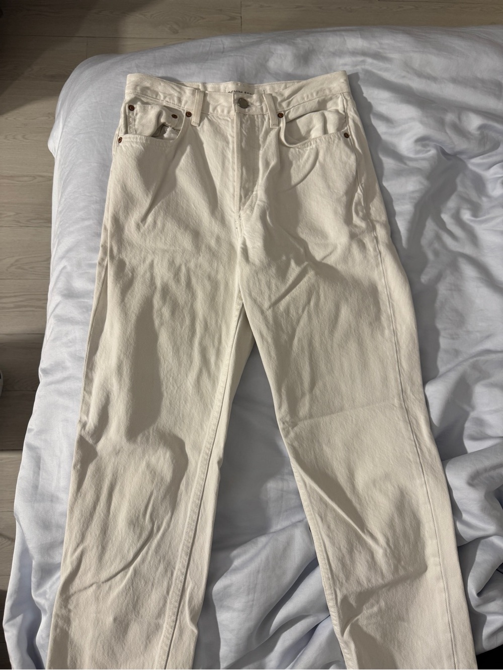 Aritzia Denim Forum Women’s White BF Loose Fit Straight Jeans